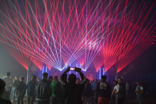 лазерное шоу на дискотеке